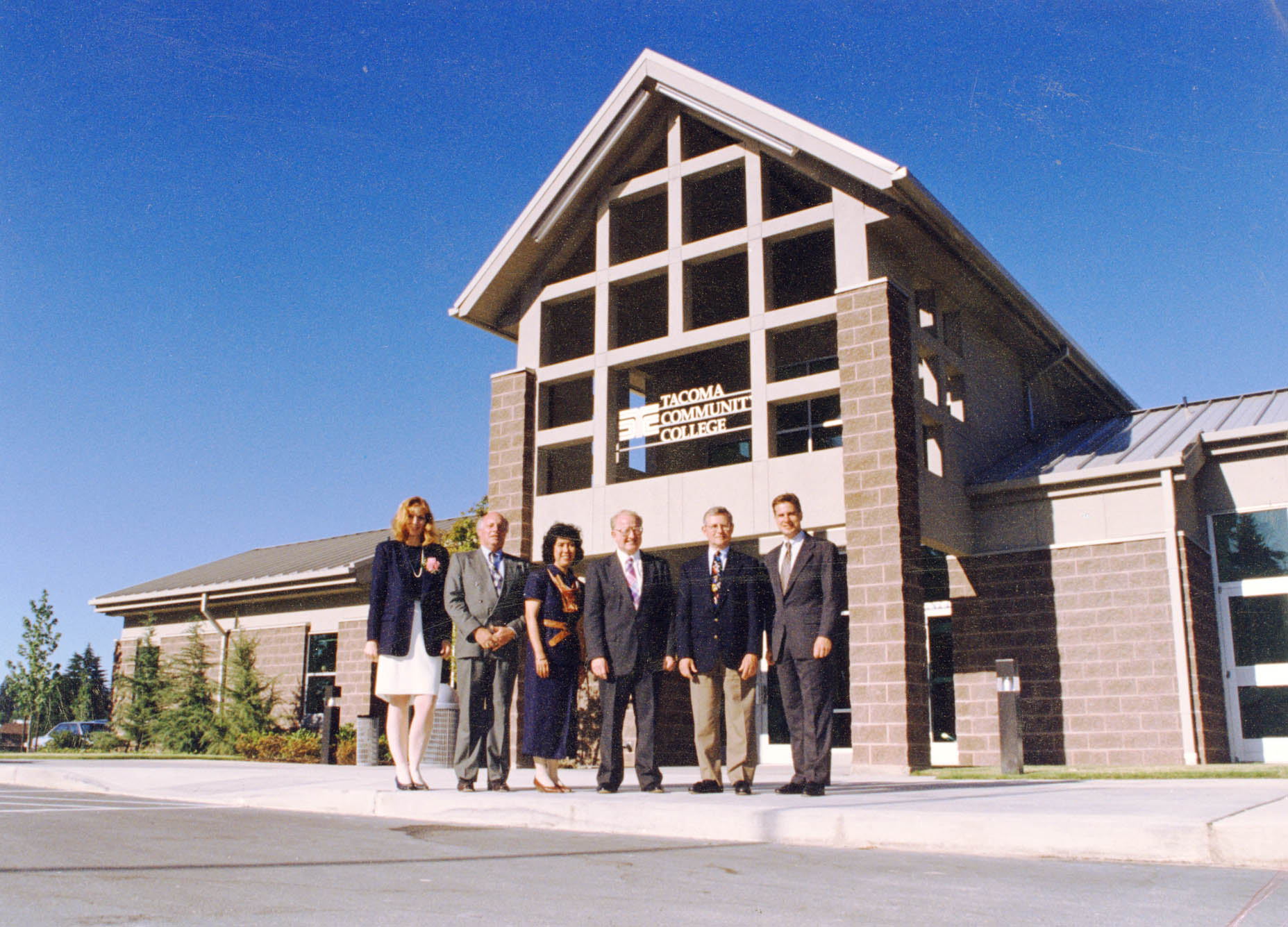 Group of people standing in front of the new Gig Harbor campus building